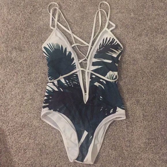 One piece swimsuit leaf pattern - Picture 1 of 2